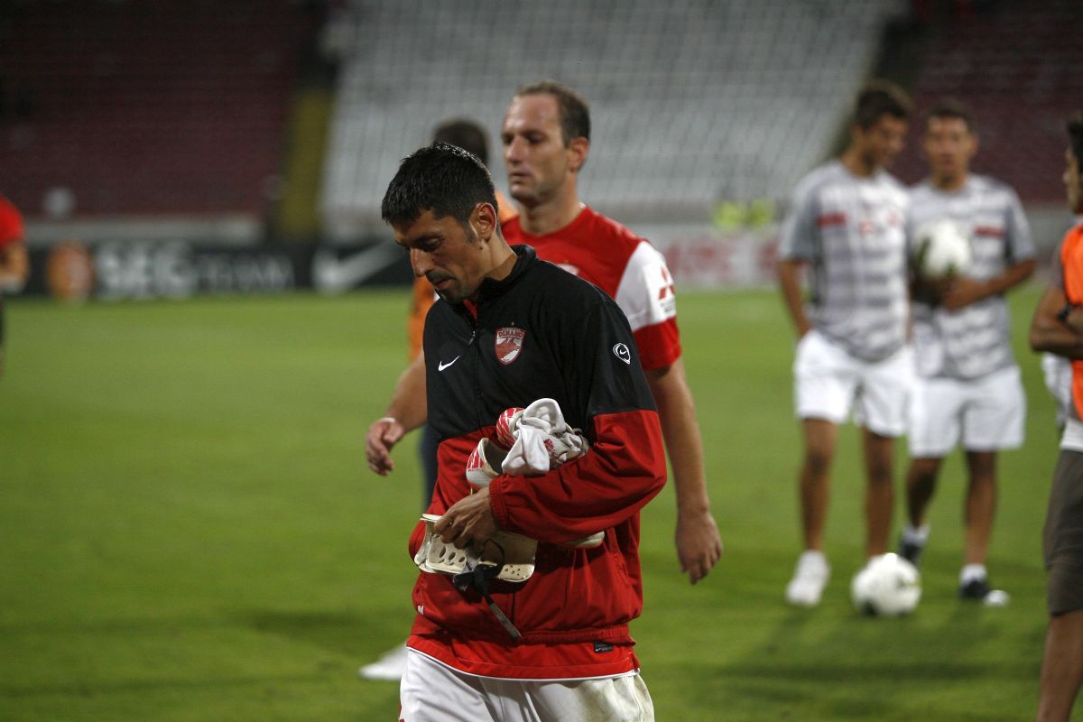 Dinamo în sezonul 2011-2012, ultima oară când roș-albii au iernat pe primul loc