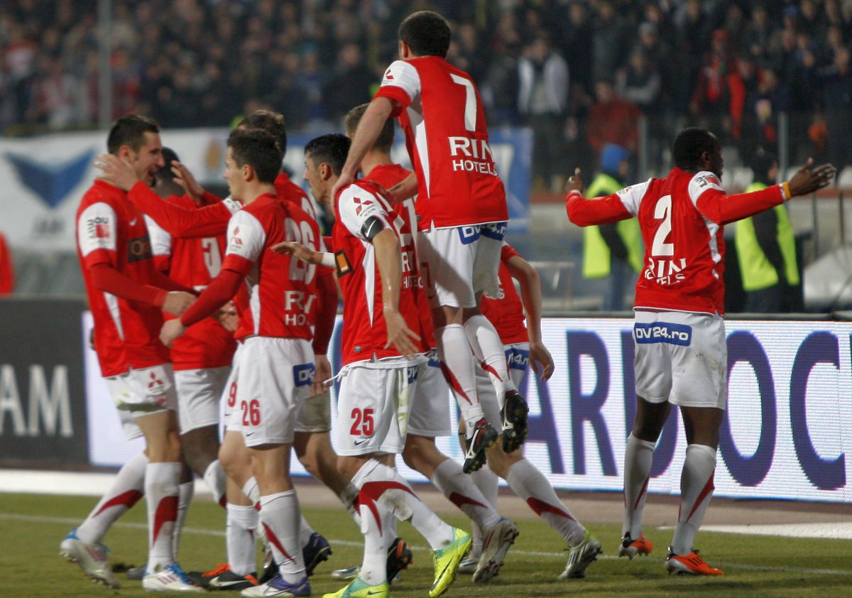 Premieră după 13 ani? Cum arăta clasamentul în Liga 1 ultima oară când Dinamo a iernat ca lider