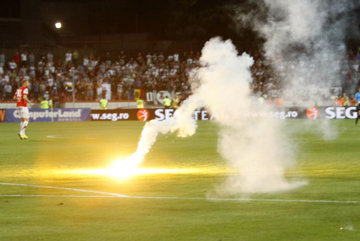 Dinamo în sezonul 2011-2012, ultima oară când roș-albii au iernat pe primul loc