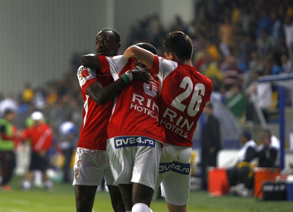 Premieră după 13 ani? Cum arăta clasamentul în Liga 1 ultima oară când Dinamo a iernat ca lider