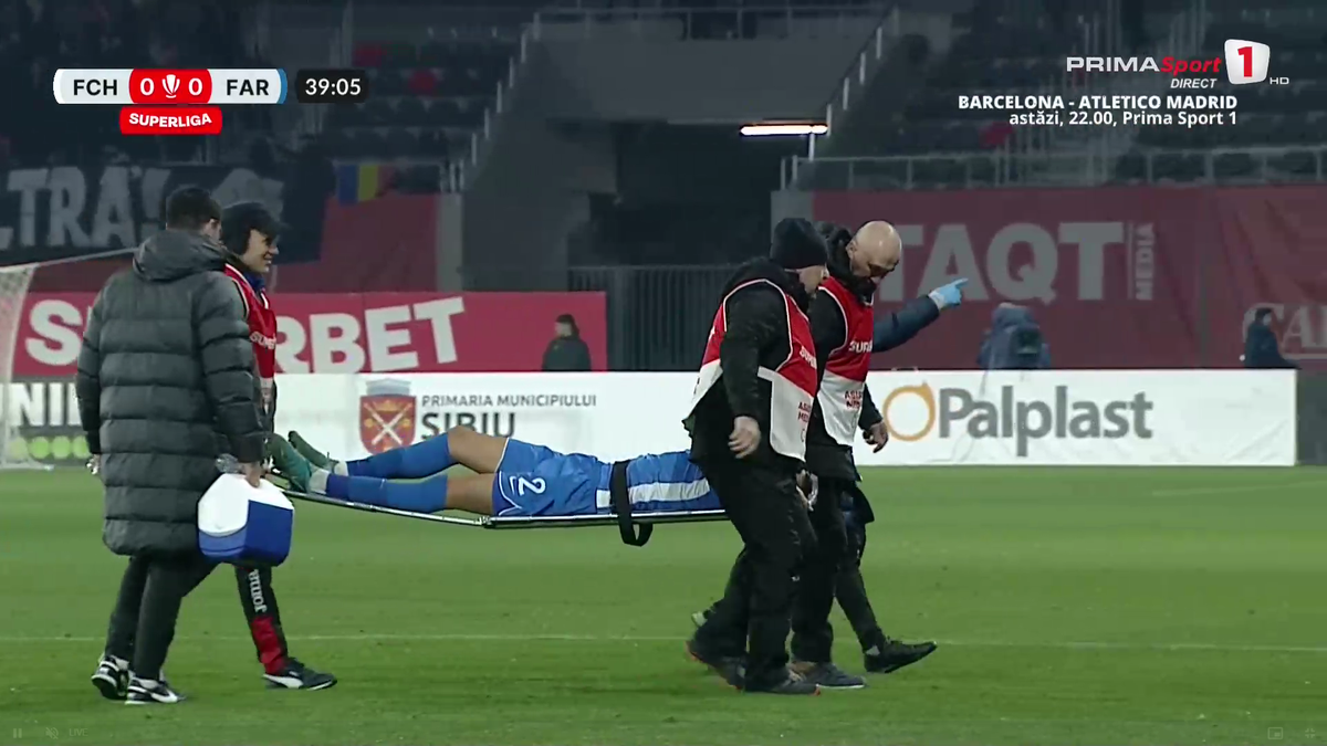 Accidentare groaznică chiar înainte de Sărbători » Elevul lui Hagi a părăsit terenul pe targă