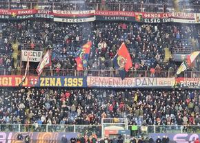 Atmosferă de senzație la Genoa - Napoli » Mesaj din centrul fanilor pentru Dan Șucu