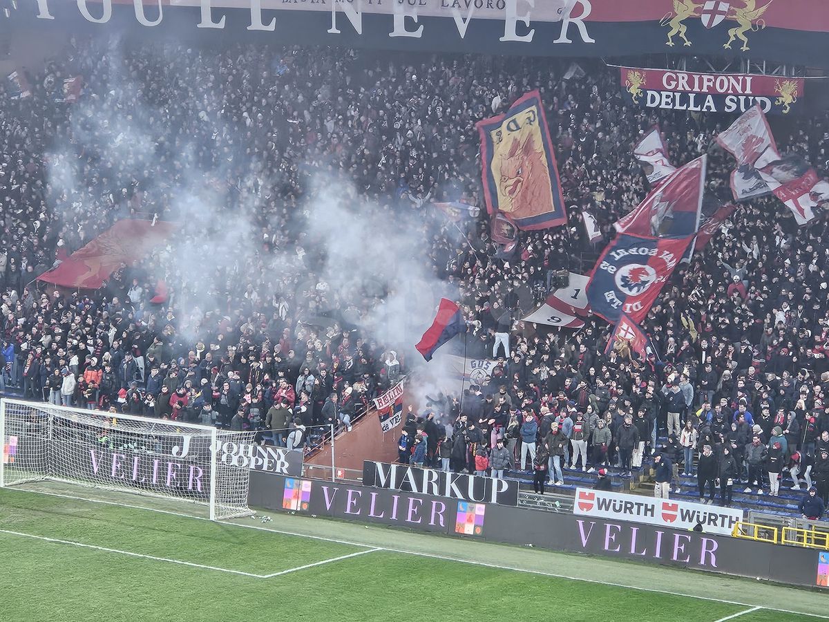 Atmosferă la Genoa - Napoli