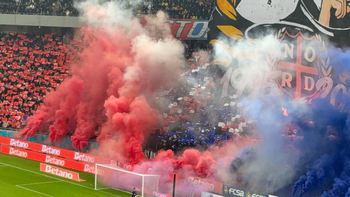 Atmosfera la FCSB - Rapid + Scenografia celor din Peluza Nord a roș-albaștrilor