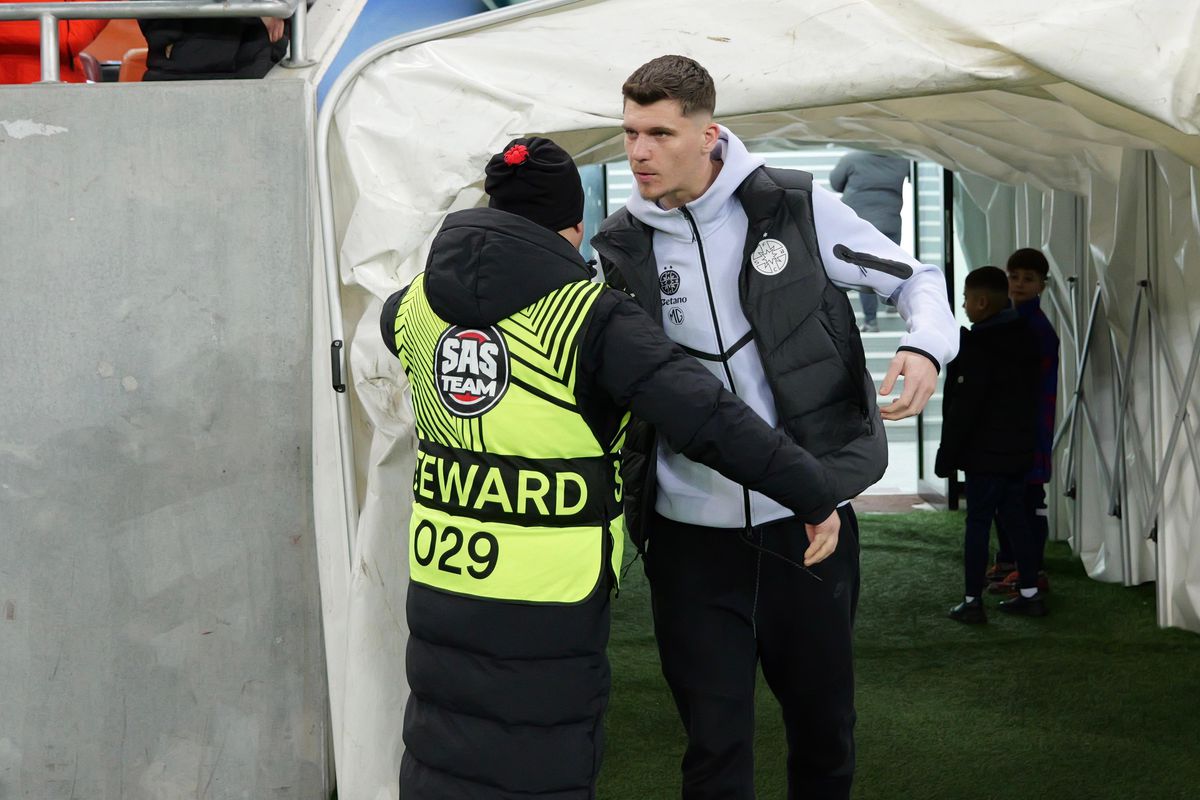 Jucătorii de la FCSB și Rapid, înainte de meciul din etapa #21 / foto: Andrei Furnigă (GSP)