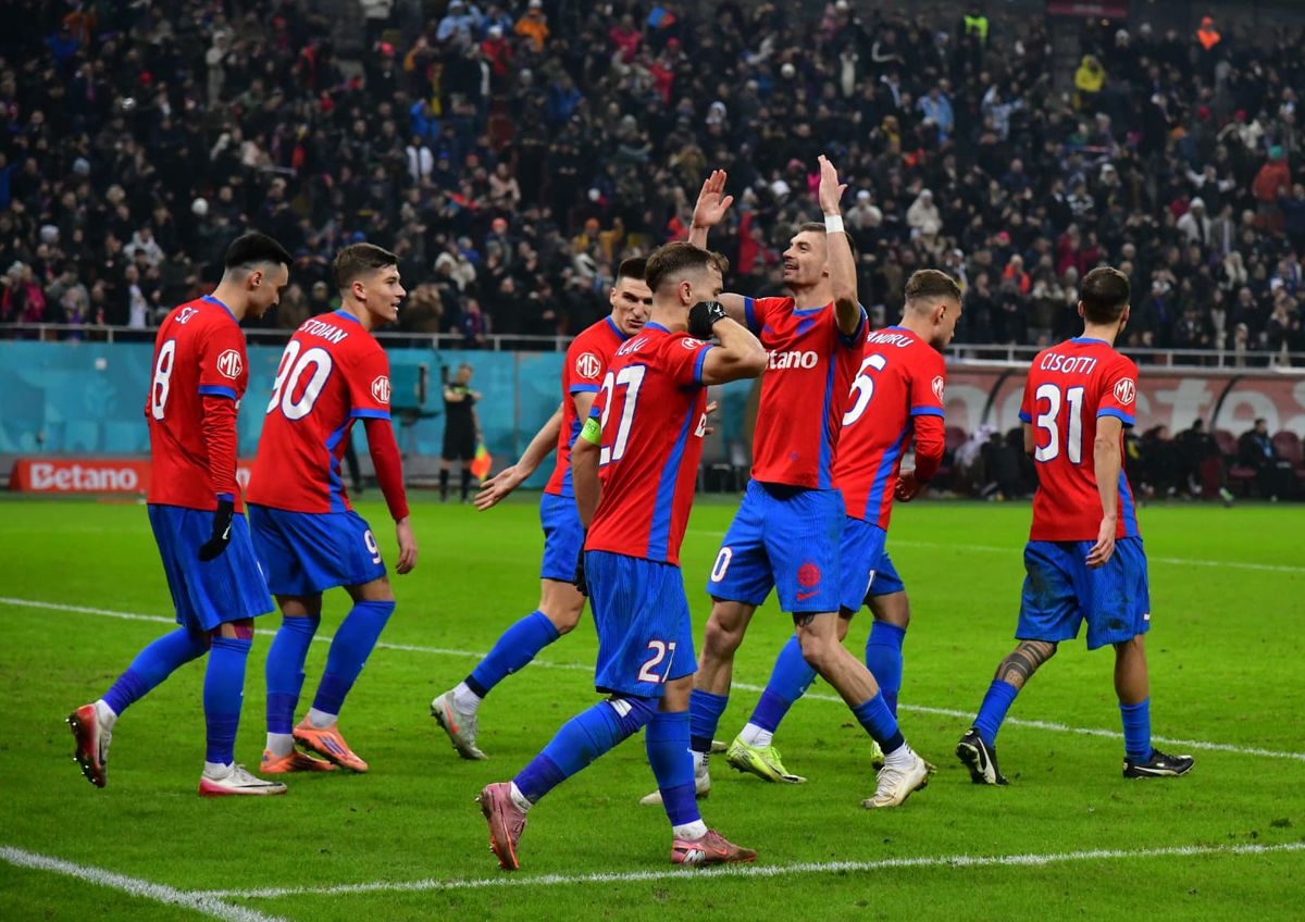 Istvan Kovacs, personajul principal din FCSB - Rapid » Pentru ce a acordat două penalty-uri în 10 minute. Salvat de VAR la o fază