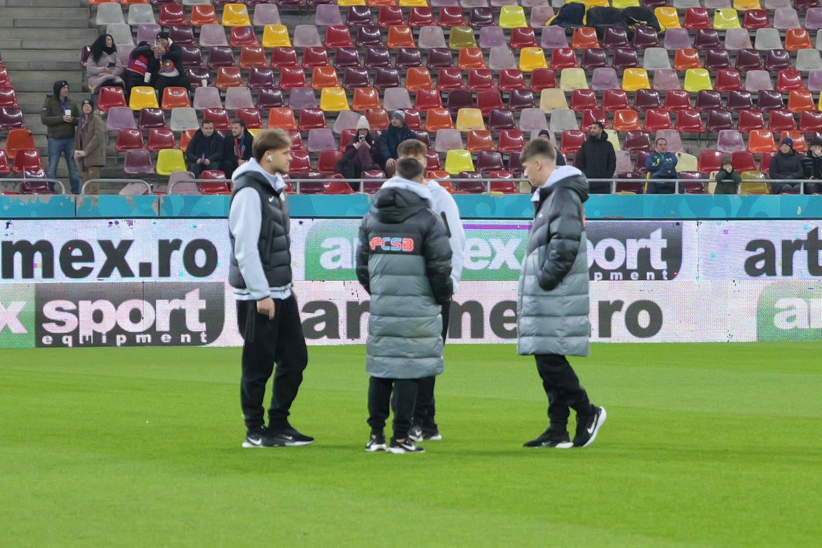 Jucătorii de la FCSB și Rapid, înainte de meciul din etapa #21 / foto: Andrei Furnigă (GSP)