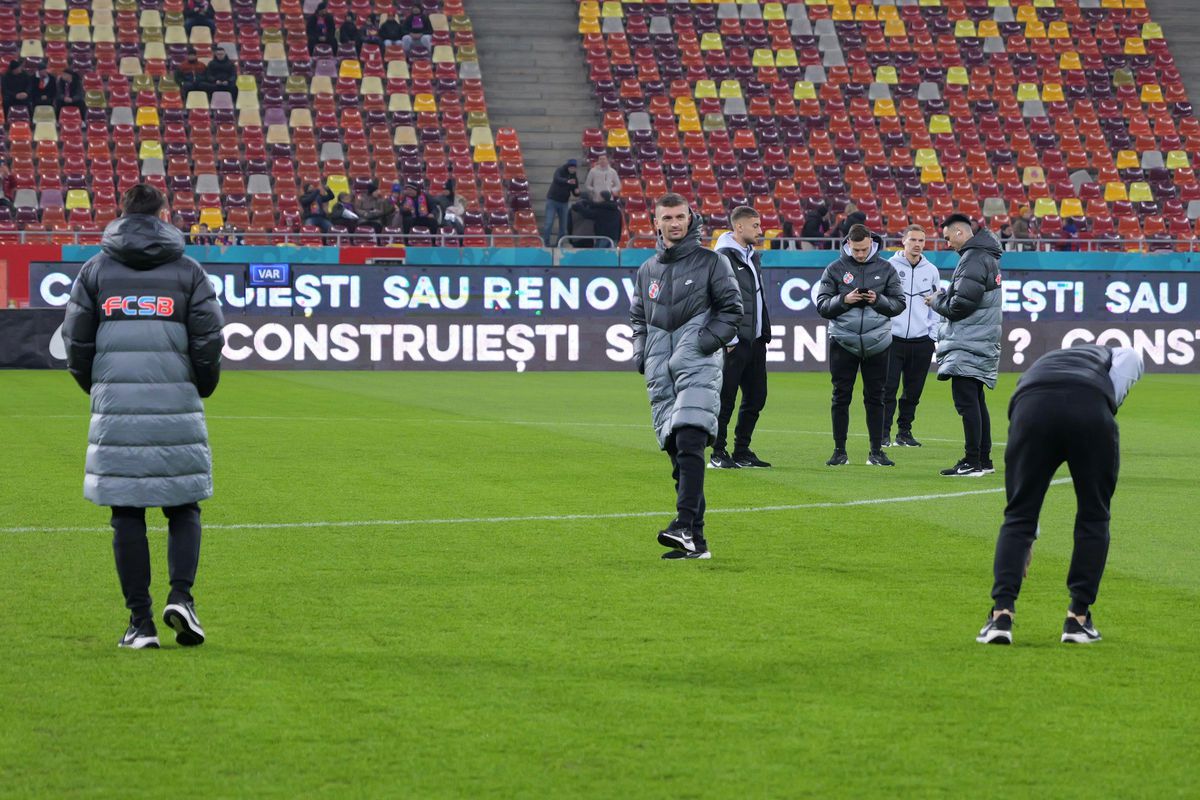 Jucătorii de la FCSB și Rapid, înainte de meciul din etapa #21 / foto: Andrei Furnigă (GSP)