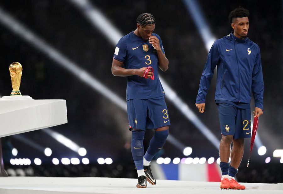 Milan continuă să surprindă » Allegri se interesează de doi jucători puși pe liber de echipele lor!