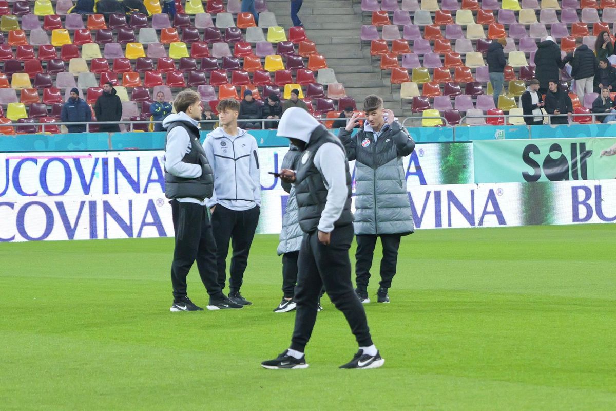 Jucătorii de la FCSB și Rapid, înainte de meciul din etapa #21 / foto: Andrei Furnigă (GSP)