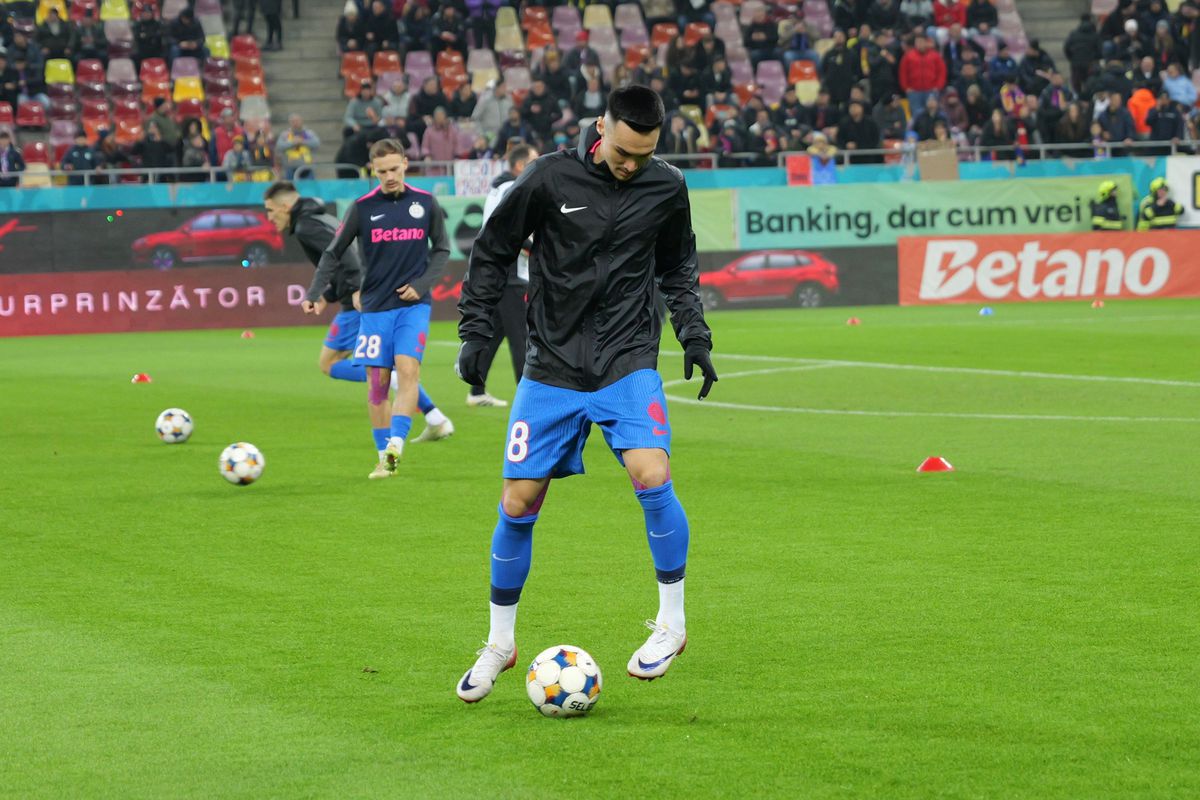 Jucătorii de la FCSB și Rapid, înainte de meciul din etapa #21 / foto: Andrei Furnigă (GSP)