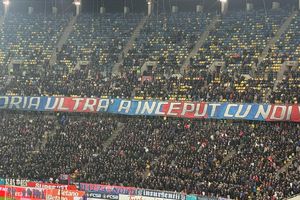 Echipe de start la FCSB - Rapid + Ce se întâmplă acum la Arenă: gestul lui Dobre la adresa fanilor roș-albaștri care-l huiduiau