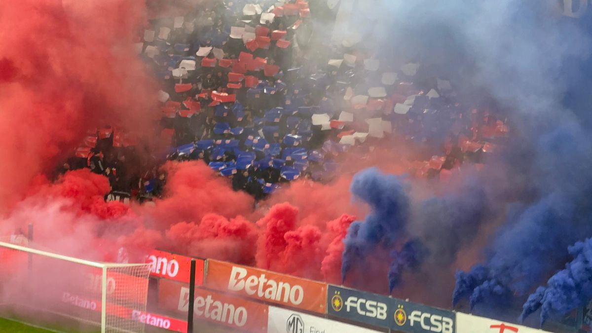 Atmosfera la FCSB - Rapid + Scenografia celor din Peluza Nord a roș-albaștrilor