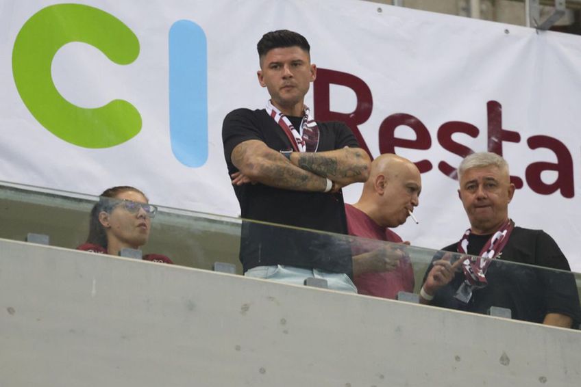 Cristi Săpunaru, pe Arena Națională, cu fularul Rapidului la gât// foto: Ionuț Iordache (GSP)