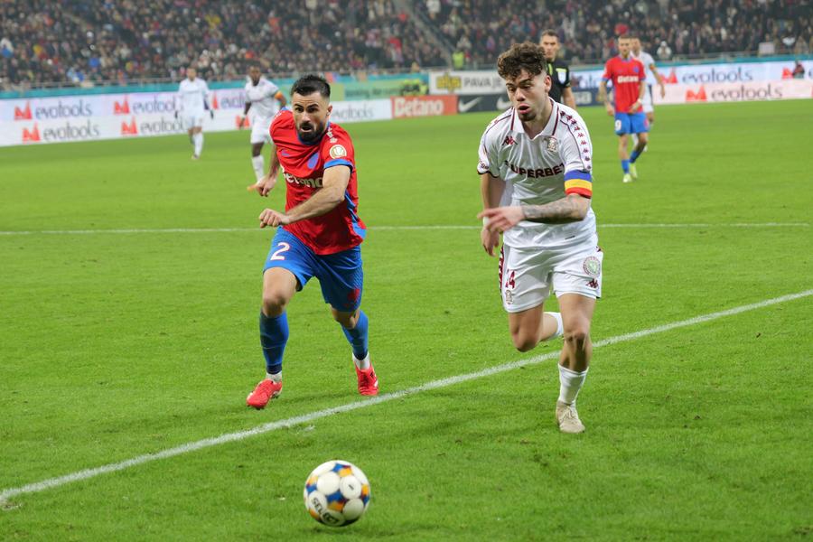 Vali Crețu vs Andrei Borza în FCSB - Rapid, etapa #21 // foto: Andrei Furnigă (GSP) Labonne, adică încă o încercare de a-l înlocui pe Crețu