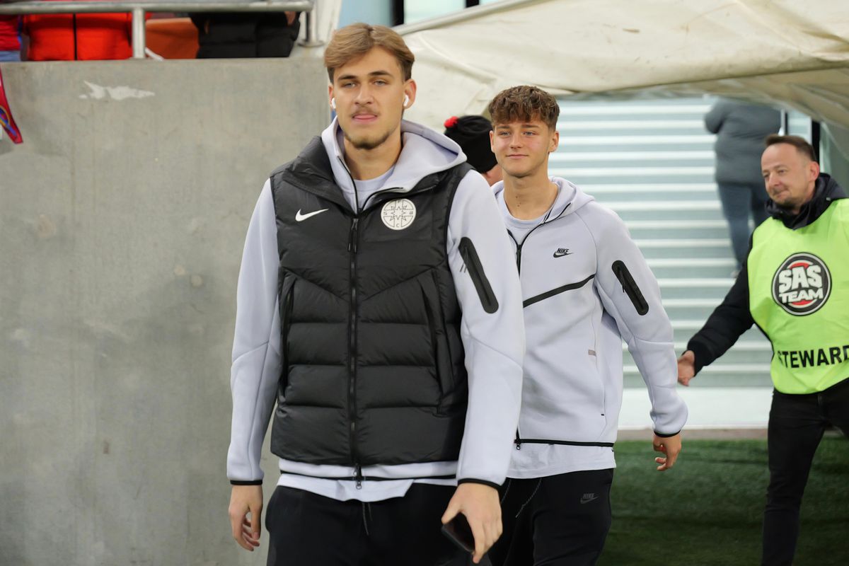 Jucătorii de la FCSB și Rapid, înainte de meciul din etapa #21 / foto: Andrei Furnigă (GSP)