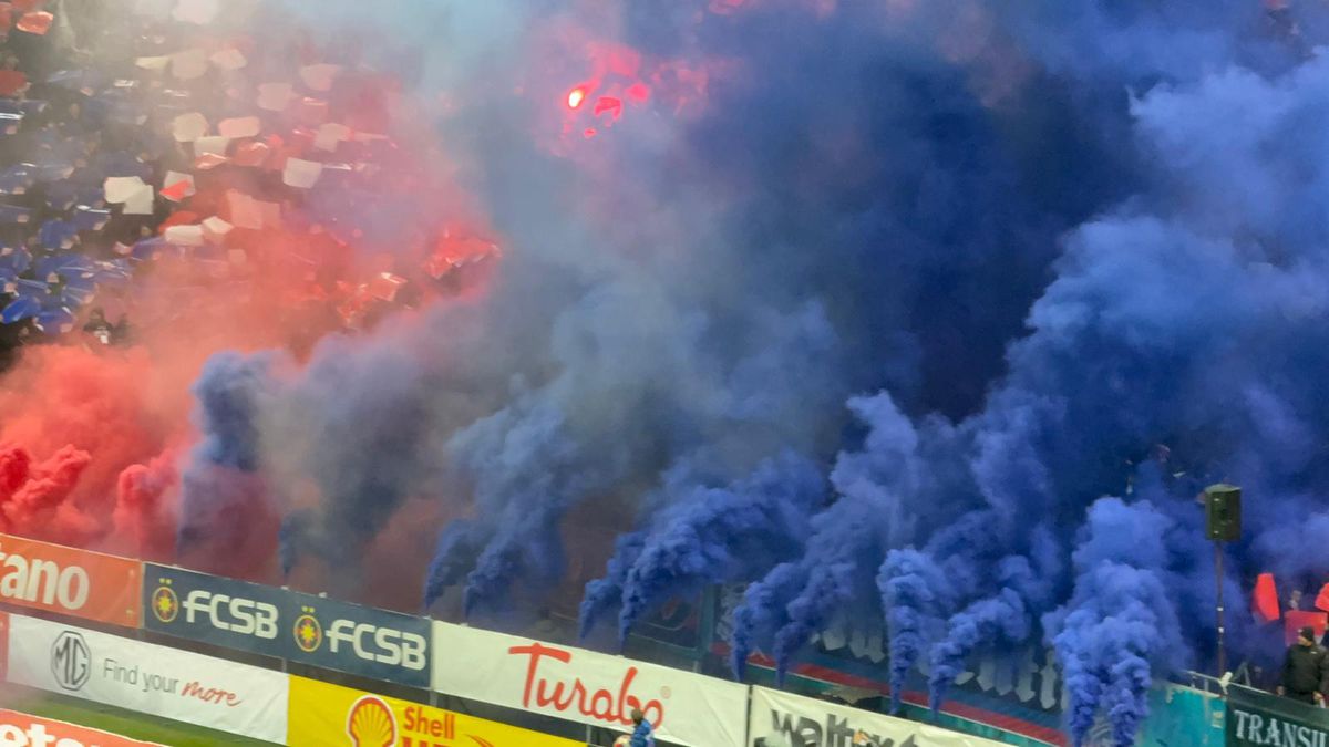 Atmosfera la FCSB - Rapid + Scenografia celor din Peluza Nord a roș-albaștrilor