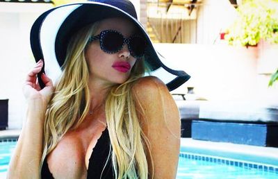 FOTO Scandal imens! Un model american, atacată BESTIAL de un boxer celebru: „M-a umplut de sânge, am 4 șuruburi în gât!” » Ce a pornit furia