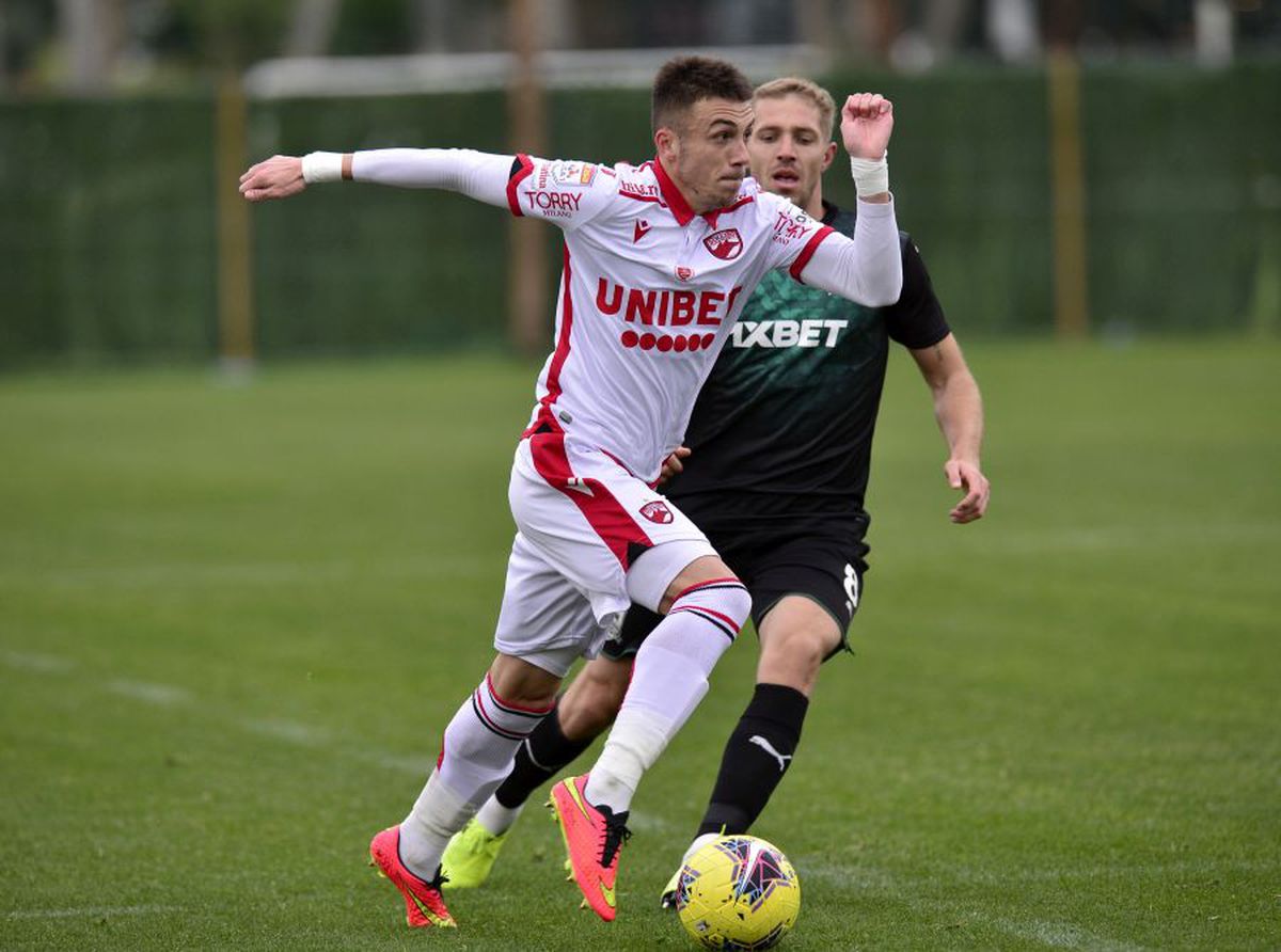 DINAMO // VIDEO EXCLUSIV / INTERVIU Dusan Uhrin jr.: „Cu maximum 5 transferuri, aș încerca să atac locul 1 în sezonul următor”