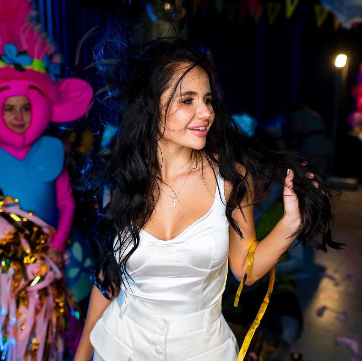 FOTO Soţia unui elev al lui Mircea Lucescu a răbufnit: „E o prostie să spui că fotbaliștii își iau iubite din eprubetă"