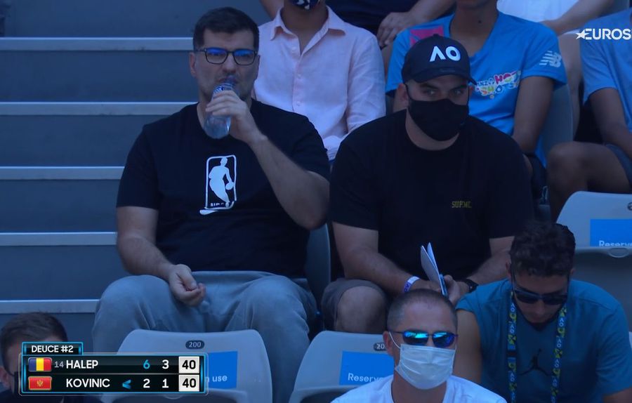 Toni Iuruc, surprins de camerele TV la meciul Simonei Halep Cum a fost surprins Toni Iuruc în tribune la meciul Simonei Halep de la Australian Open 2022