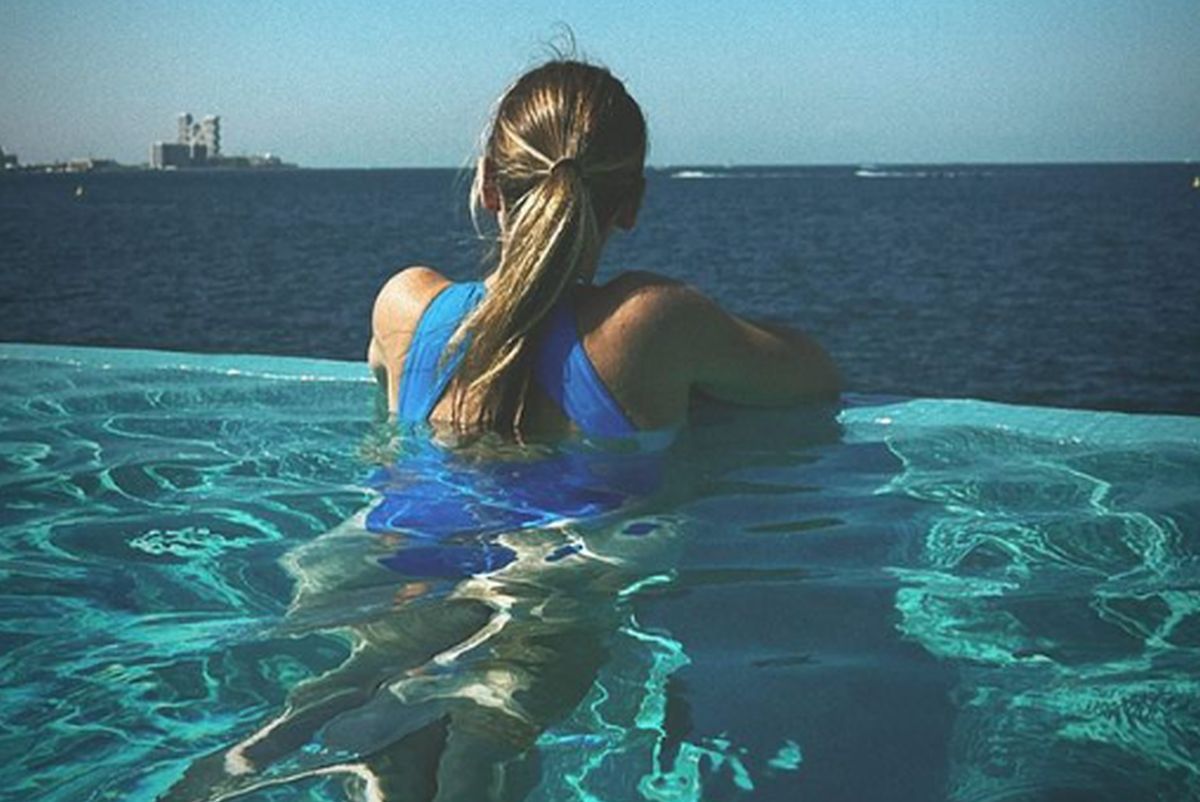 Simona Halep, apariție rară la piscină, în costum de baie, în vacanța spectaculoasă din Dubai