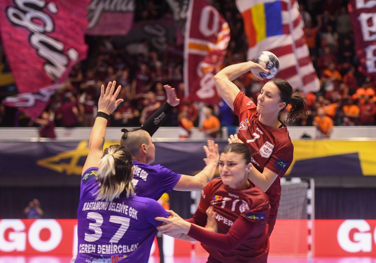 Rapid - Kastamonu 28-22. Desprindere spre final în Polivalentă + Calcule complicate la calificarea directă în „sferturi”