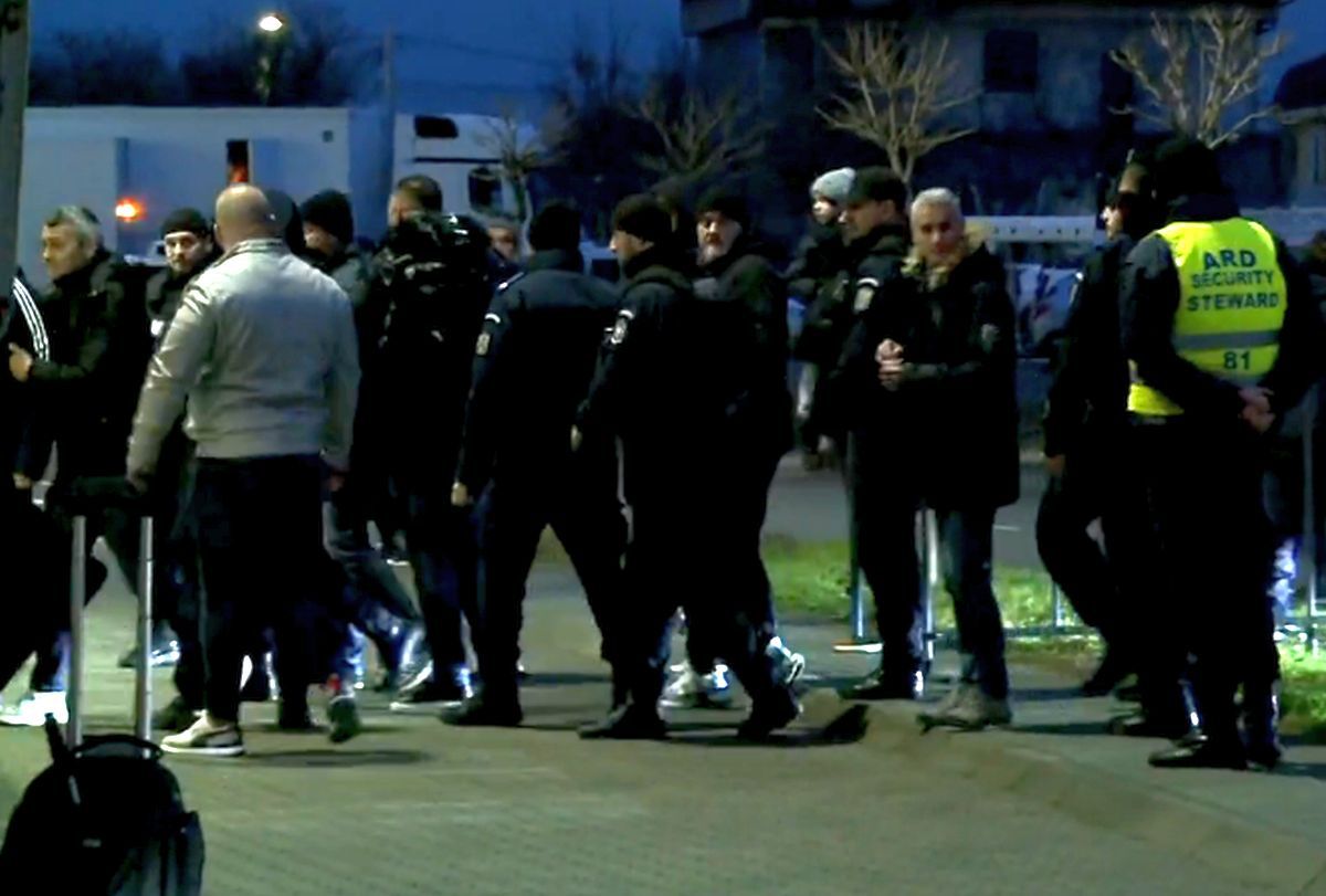 Imagini-șoc din Bănie! Mititelu Jr. a sărit la bătaie în afara stadionului, după FCU Craiova - UTA