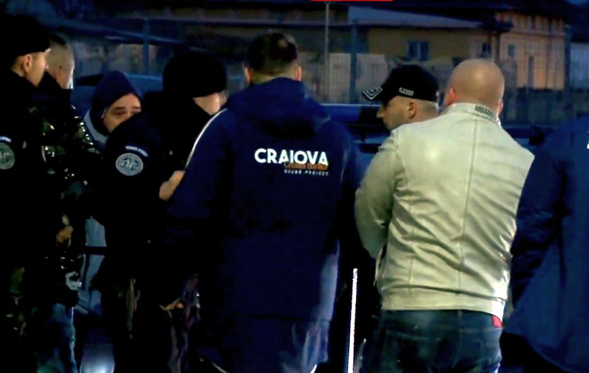 Imagini-șoc din Bănie! Mititelu Jr. a sărit la bătaie în afara stadionului, după FCU Craiova - UTA