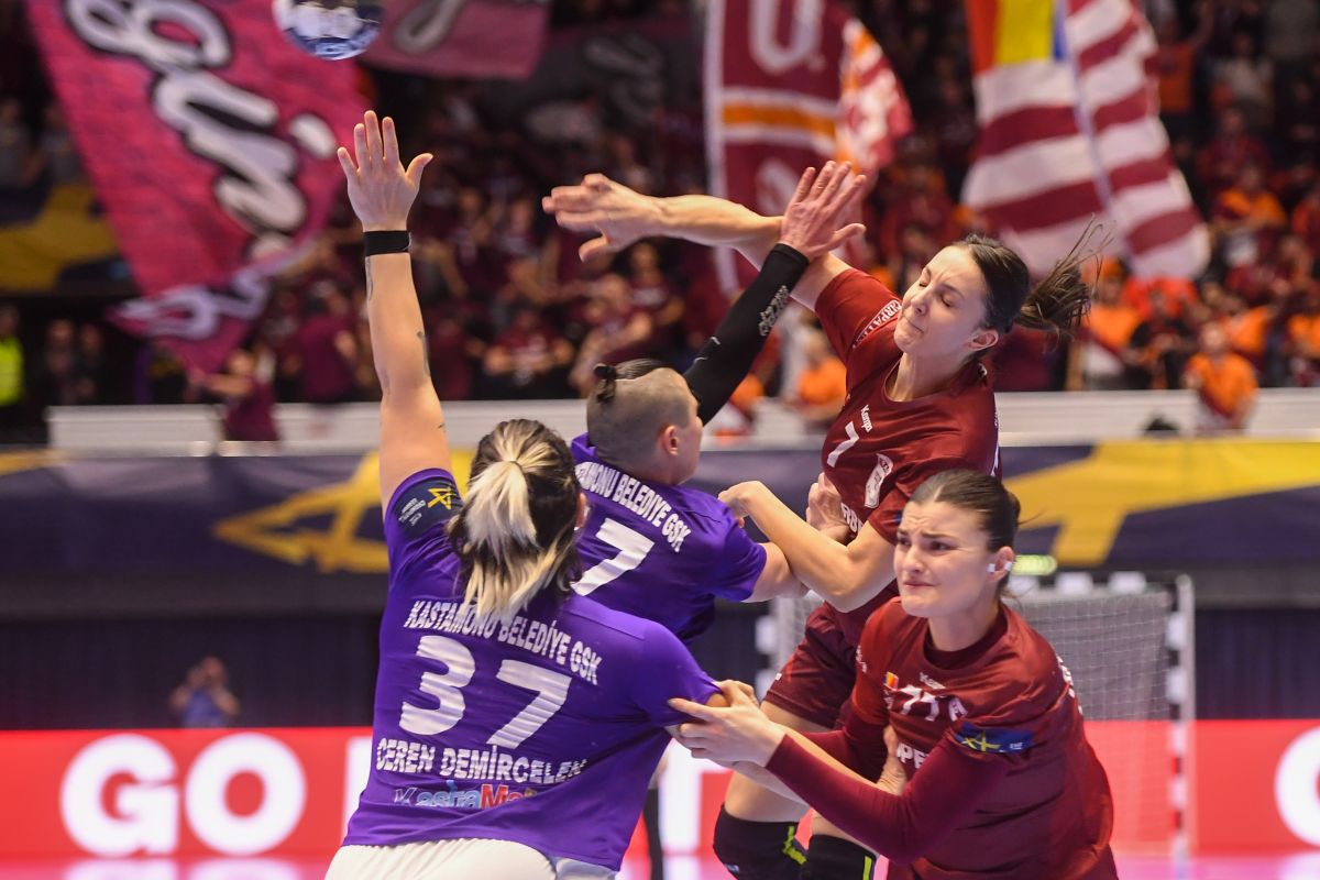 Rapid - Kastamonu 28-22. Desprindere spre final în Polivalentă + Calcule complicate la calificarea directă în „sferturi”