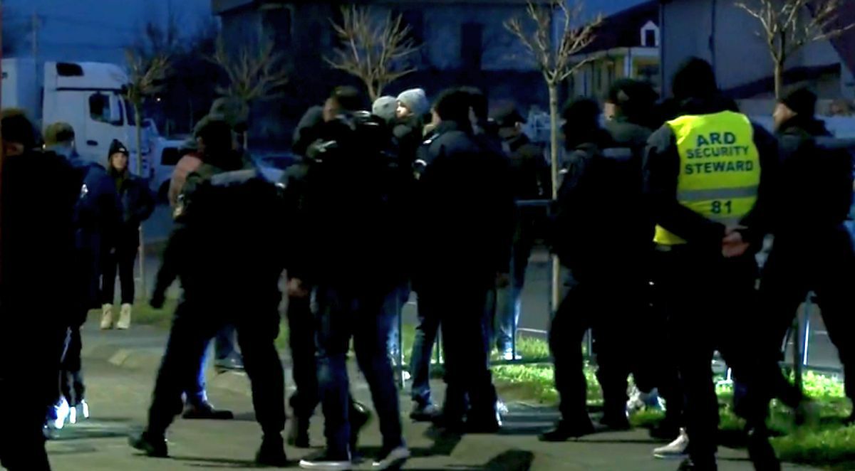 Imagini-șoc din Bănie! Mititelu Jr. a sărit la bătaie în afara stadionului, după FCU Craiova - UTA