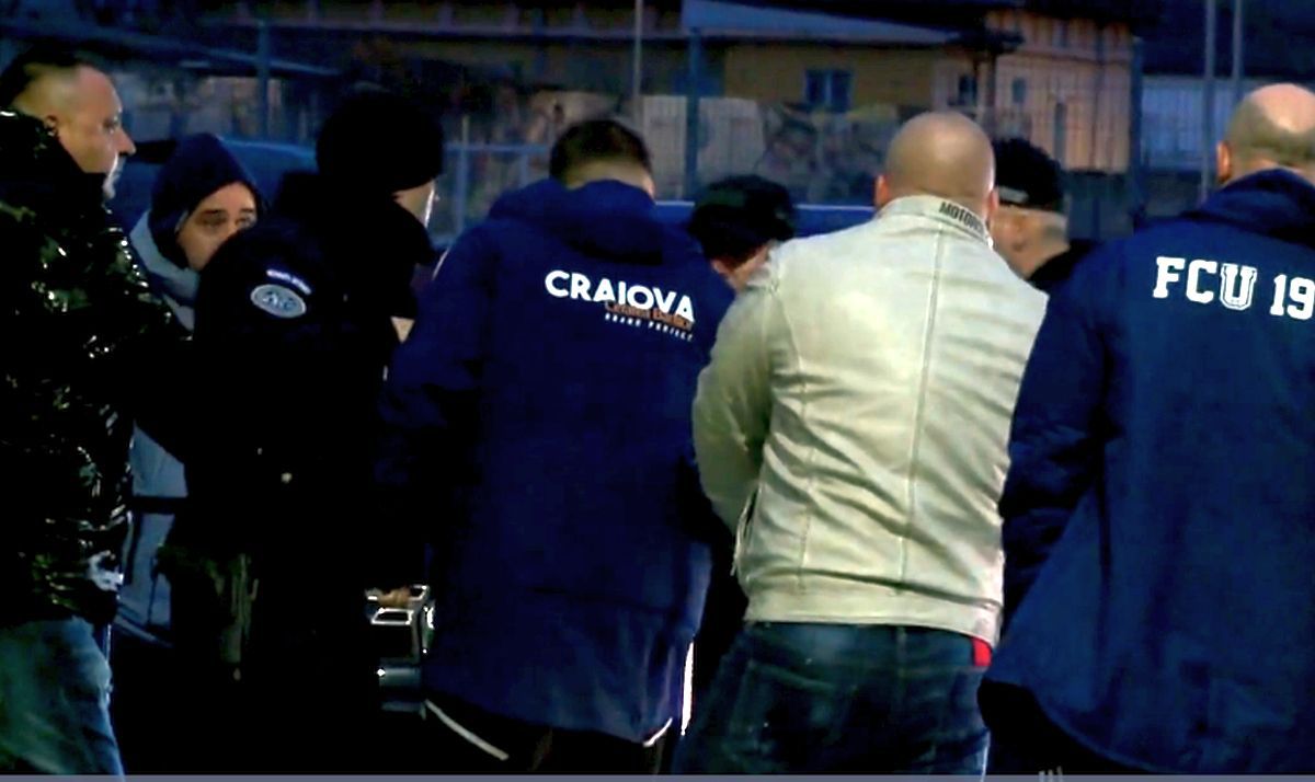 Imagini-șoc din Bănie! Mititelu Jr. a sărit la bătaie în afara stadionului, după FCU Craiova - UTA
