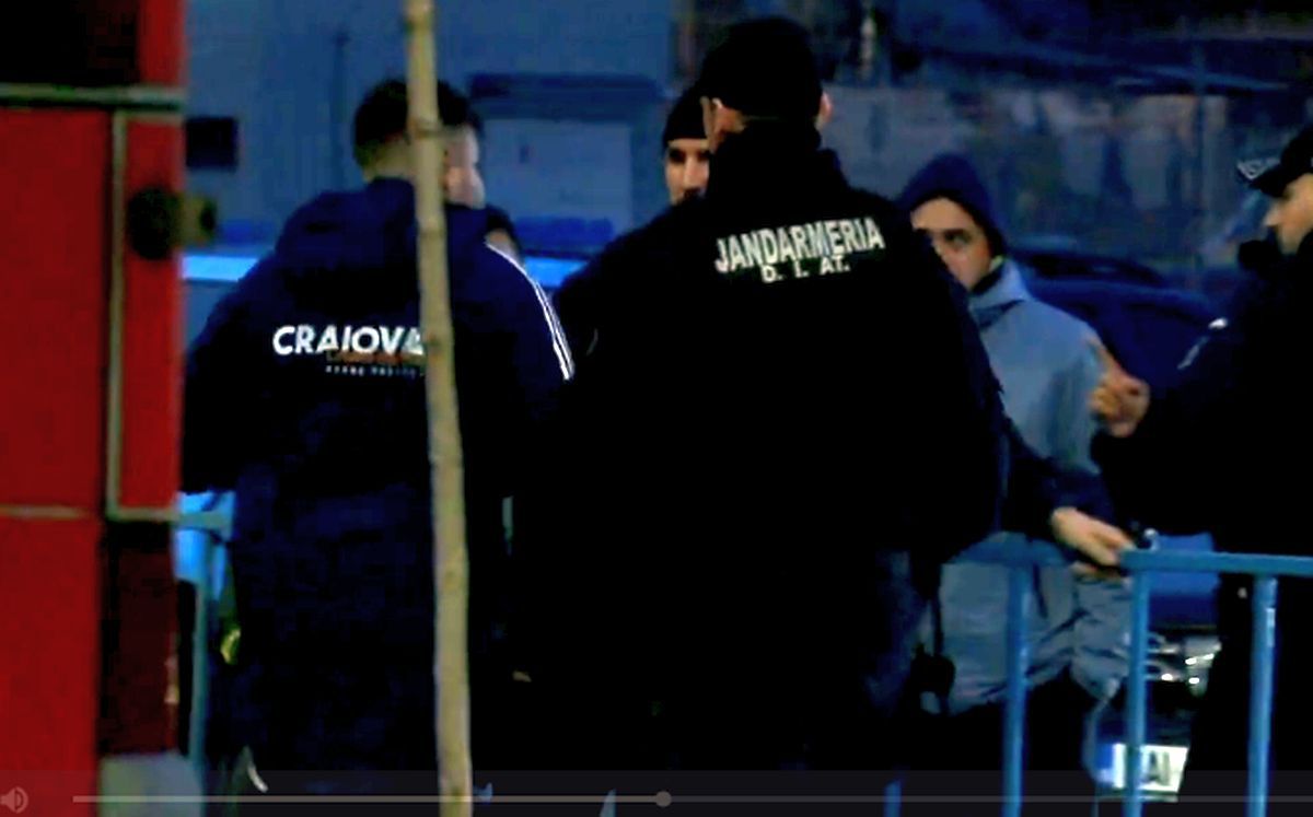 Imagini-șoc din Bănie! Mititelu Jr. a sărit la bătaie în afara stadionului, după FCU Craiova - UTA