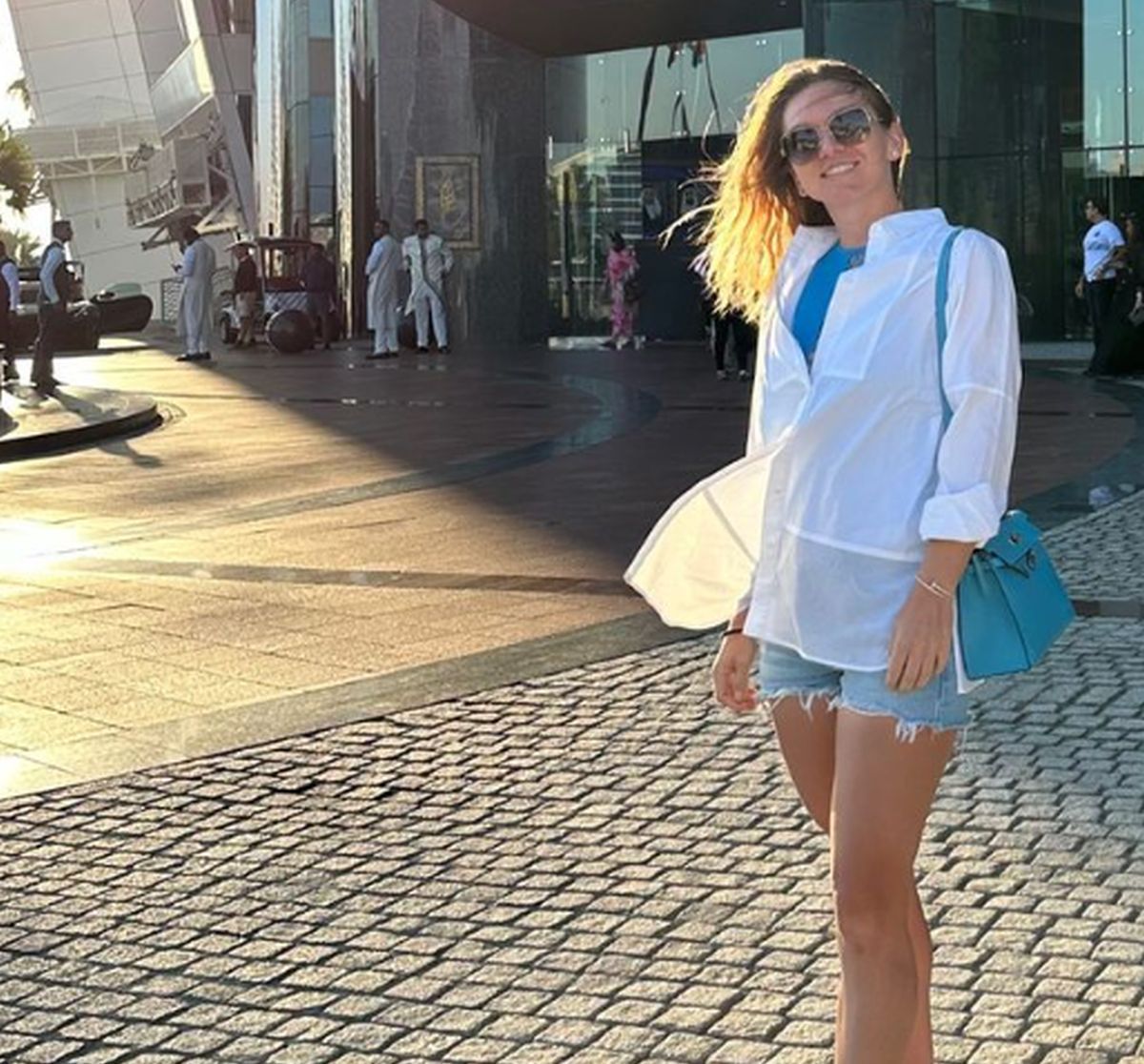 Simona Halep s-a pozat la piscină, în Dubai » Imagini din vacanța fostului lider mondial