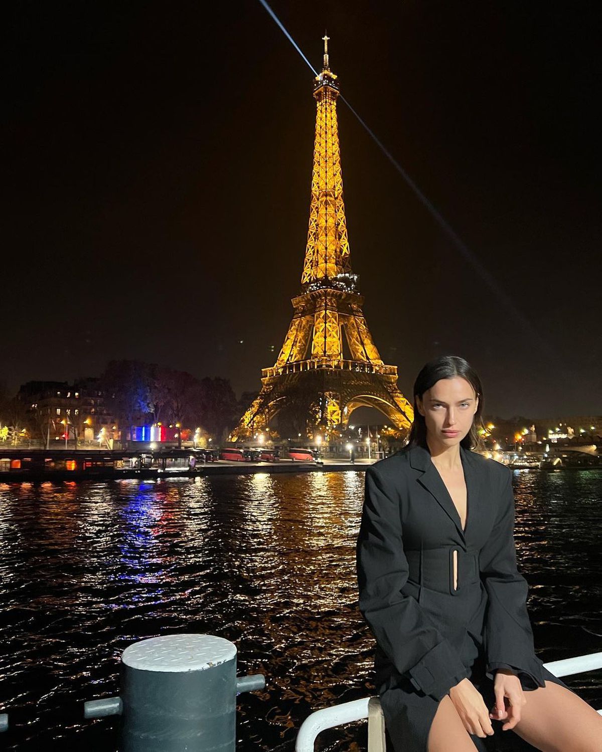 FOTO Irina Shayk s-a întors în Italia: ședință foto electrizantă pe coasta Siciliei