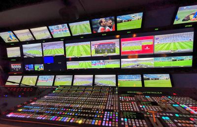 FCU Craiova - UTA Arad, fără VAR! Ce probleme au fost la stadion + Explicațiile FRF: „Ar fi existat riscuri mari de supraîncărcare electrică”