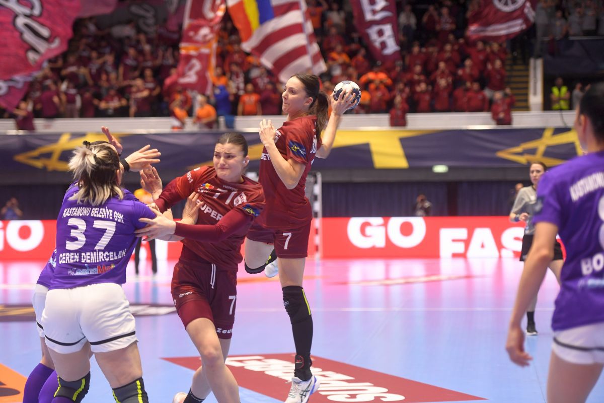 Rapid - Kastamonu 28-22. Desprindere spre final în Polivalentă + Calcule complicate la calificarea directă în „sferturi”