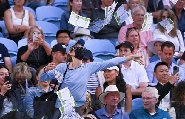 Protest la Australian Open în timpul meciului Zverev-Norrie: „În timp ce te uiți la tenis se aruncă cu bombe în Gaza”