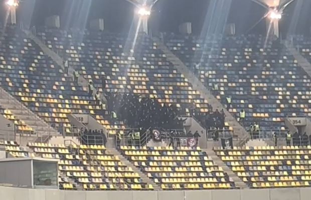 Suporterii CSA, infiltrați la FCSB - UTA » Schimburi de înjurături între cele două peluze