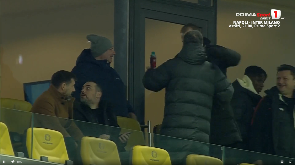 Îl recunoști? Apariție surprinzătoare în lojele Arenei Naționale, la FCSB - UTA » A stat lângă antrenorul lui Dinamo