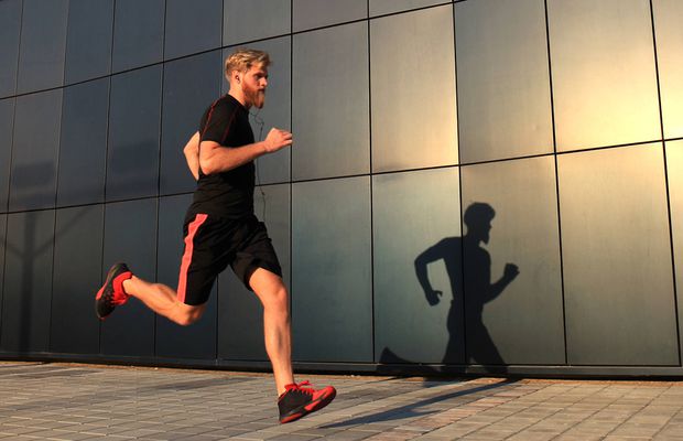 Nu ai chef să faci sport? Eşti normal, nu eşti leneş + 3 metode de la specialişti prin care să depăşeşti acest instinct natural