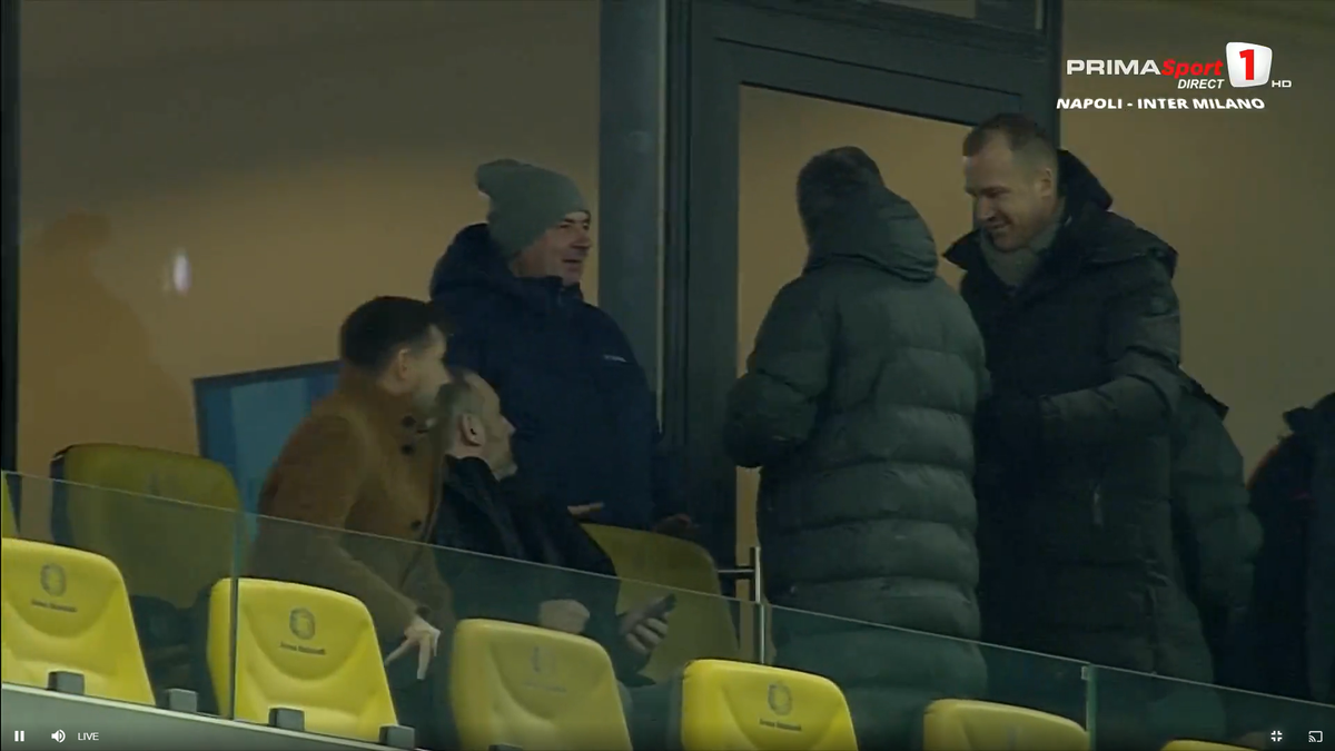 Îl recunoști? Apariție surprinzătoare în lojele Arenei Naționale, la FCSB - UTA » A stat lângă antrenorul lui Dinamo