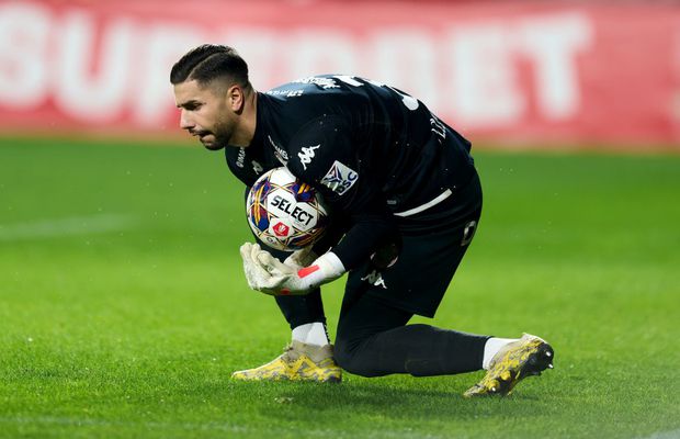 Cine apără la Dinamo - Rapid? Ținta numărul 1 pentru înlocuirea lui Moldovan s-a accidentat!