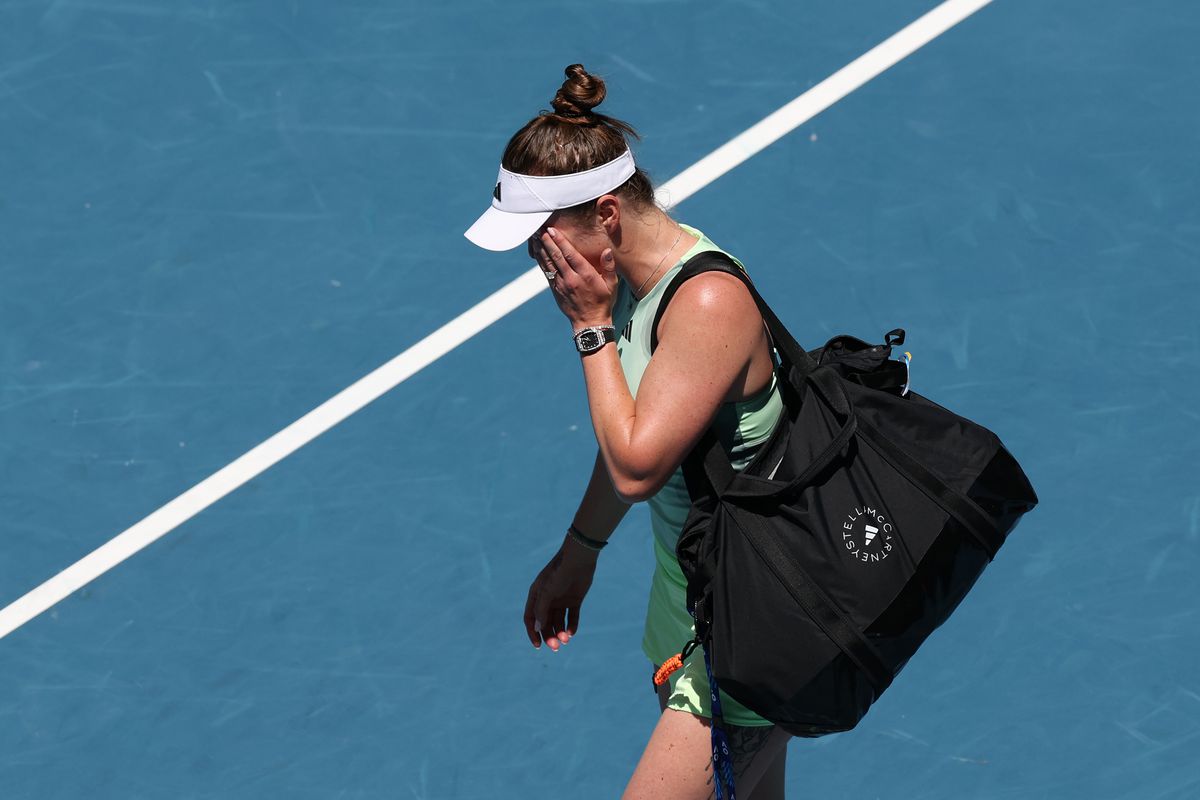 Elina Svitolina a ieșit în lacrimi de pe teren! S-a retras după doar trei game-uri în optimile Australian Open