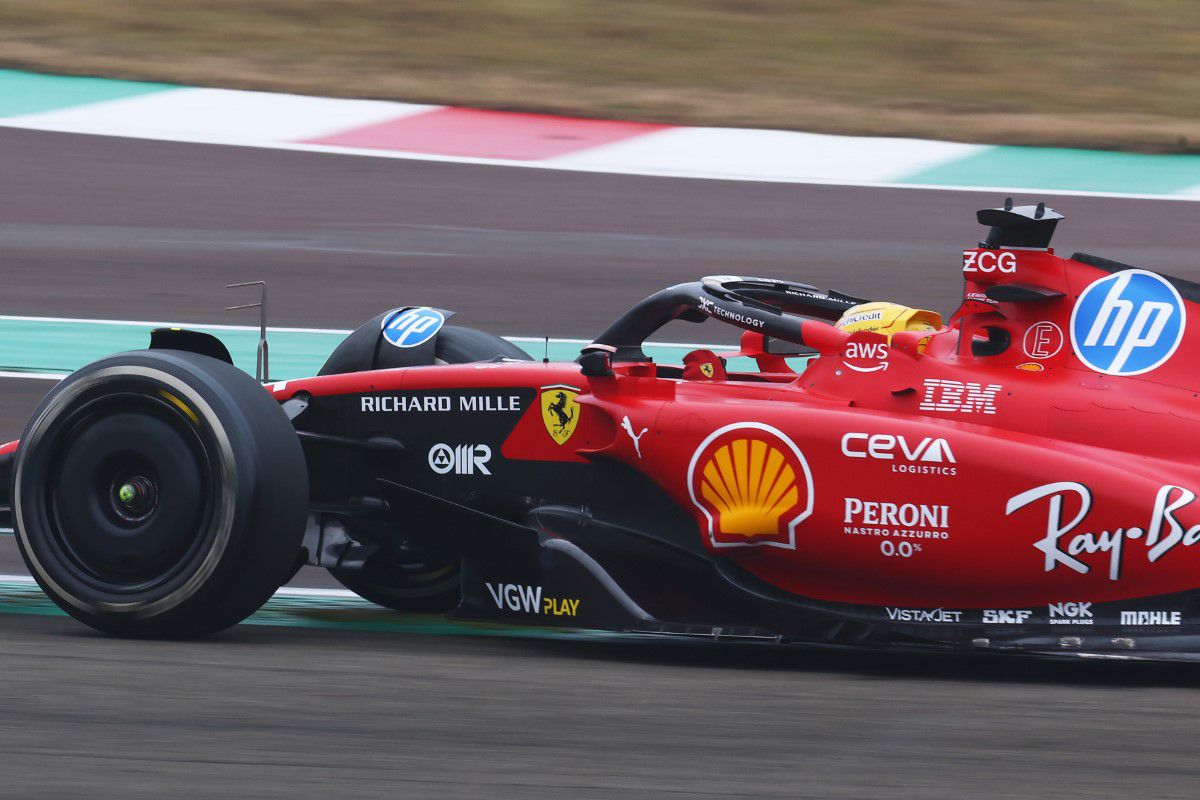 Lewis Hamilton, pentru prima dată la volanul unui monopost Ferrari!