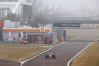 Lewis Hamilton, pentru prima dată la volanul unui Ferrari! Imagini spectaculoase: s-au urcat pe deal și au scos binoclurile pentru a urmări un debut istoric