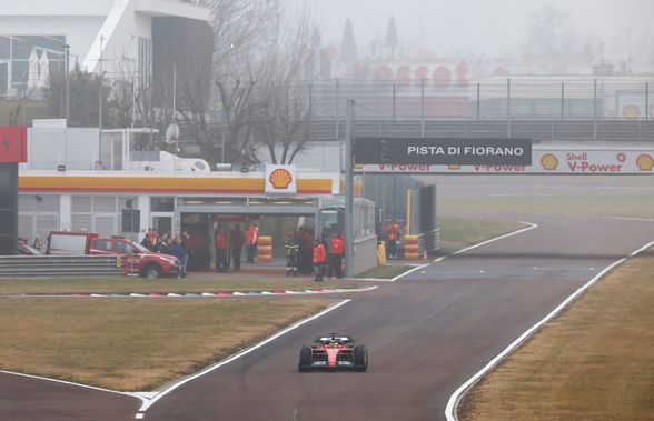 Lewis Hamilton, pentru prima dată la volanul unui Ferrari! Imagini spectaculoase: s-au urcat pe deal și au scos binoclurile pentru a urmări un debut istoric
