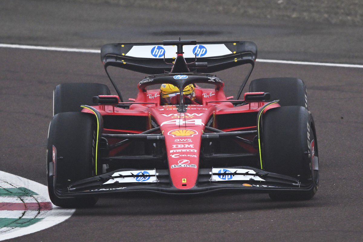 Lewis Hamilton, pentru prima dată la volanul unui monopost Ferrari!