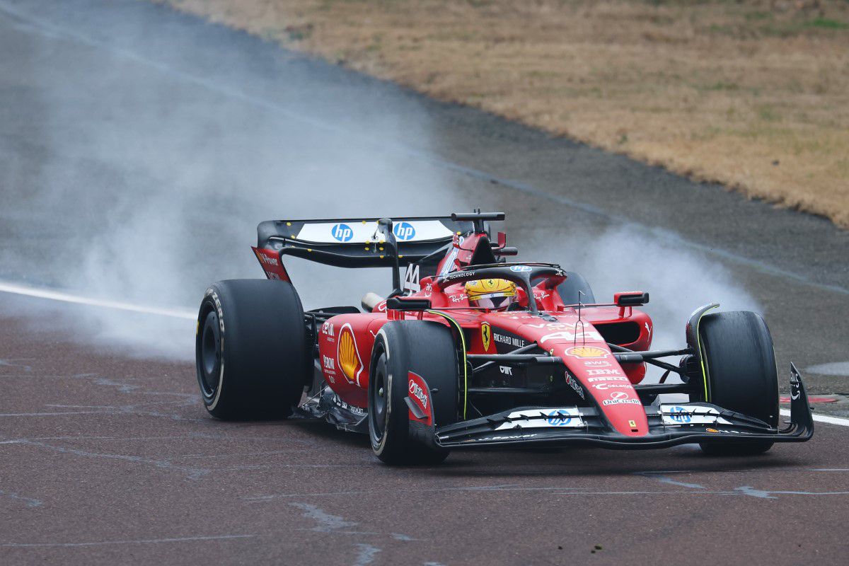 N-a început sezonul, dar Lewis Hamilton și-a bușit Ferrariul. Toate informațiile despre accidentul de astăzi