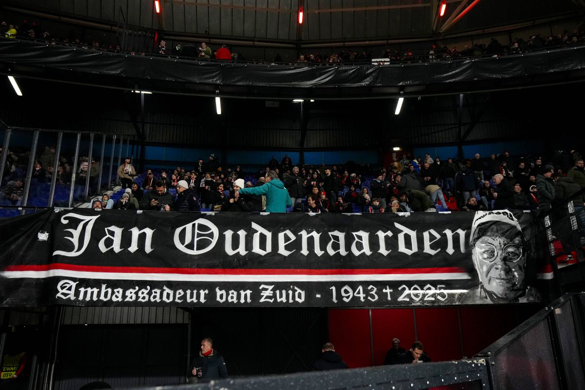 Show pirotehnic în Liga Campionilor! » Meciul a fost întrerupt din cauza fumului care a pus stăpânire pe arenă